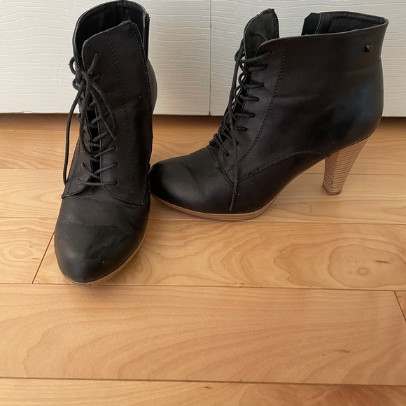 Boot - Picture 2 of 4